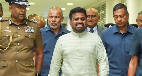 ඉන්දීය සංචාරය සාර්ථකව නිම කළ ජනපති යළි දිවයිනට